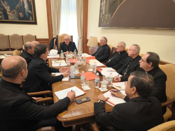 Mons Mons. Valdivia presenta un estudio sobre el documento «Cor ad cor loquitur» durante el encuentro de los obispos de la provincia eclesiástica