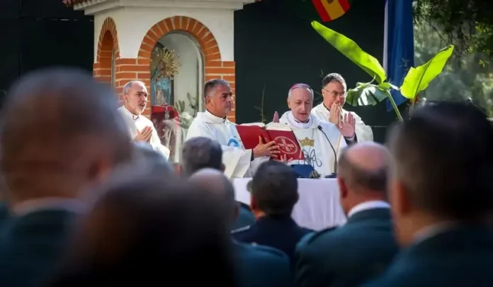 Monseñor José Rico Pavés preside la Eucaristía en honor a la Virgen del Pilar en el cuartel de la Guardia Civil de Jerez