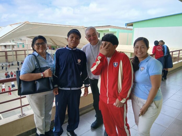 Nuestro obispo D. Antonio comparte la vida de los misioneros en Perú y descubre una Iglesia llena de esperanza