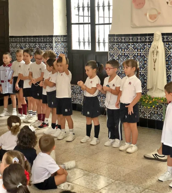 Nueve colegios de Córdoba se suman al rezo del Rosario