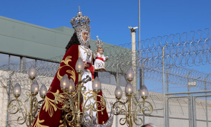 Saetas y pétalos para la Fuensanta en la prisión de Campos del Río