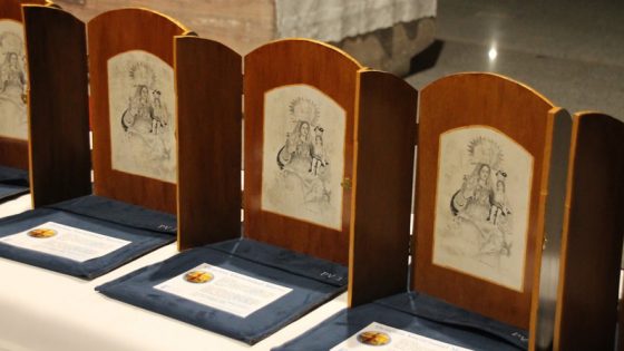 Seis capillas peregrinas de la Virgen del Buen Aire invitan a orar por las vocaciones en los hogares sevillanos