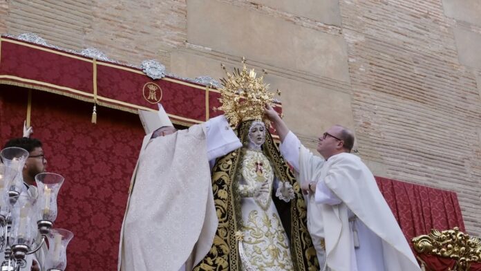 Vera celebra el centenario de la coronación de la Virgen de las Angustias