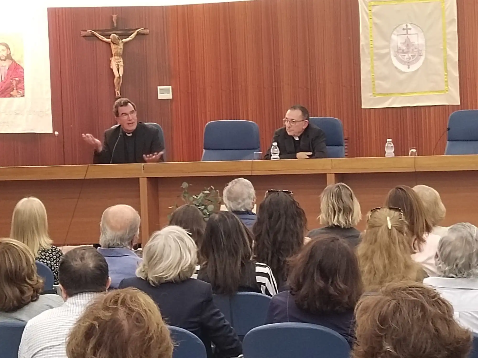 Ya puedes escuchar la conferencia «Adoración Eucarística: tocar el cielo» de D. Ignacio Gaztelu